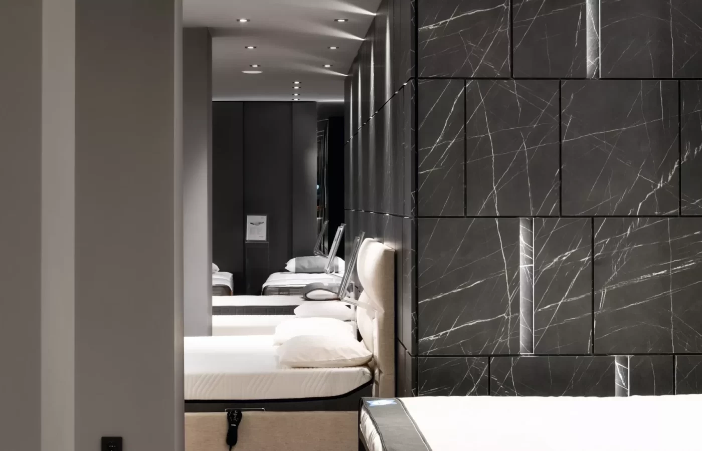 cs_elite_strom_thessaloniki_gr_f206_st9_beds_sideview_glossy_wall cs_elite_strom_thessaloniki_gr_f206_st9_beds_sideview_glossy_wall